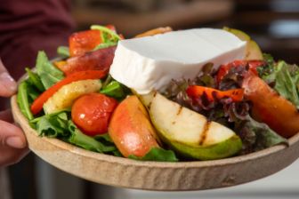 quillayes-recetas-ensalada-verde-con-peras-asadas-queso-chacra