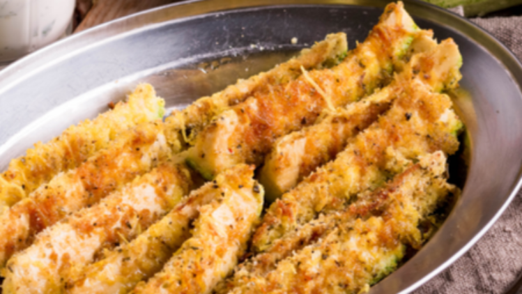 Palitos de zapallo italiano con rallado