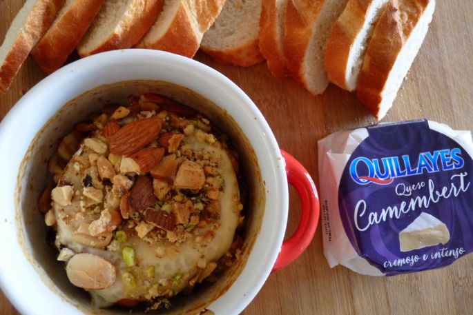 quillayes-recetas-queso-camembert-caliente-con-miel-y-frutos-secos