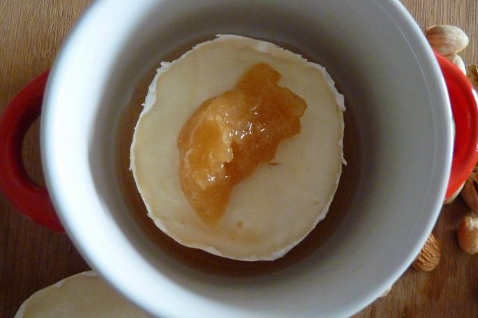 quillayes-recetas-queso-camembert-caliente-con-miel-y-frutos-secos_3