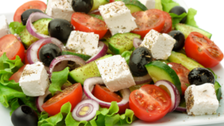 quillayes-recetas-ensalada-griega-con-chacra-sin-lactosa-quillayes