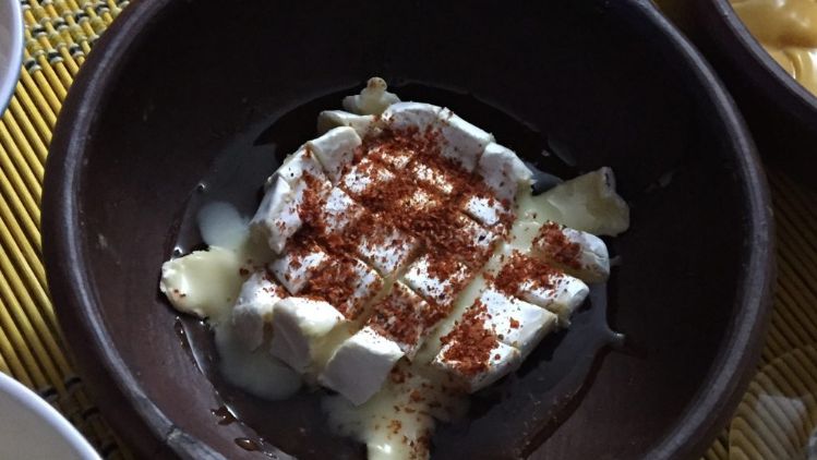 quillayes-recetas-Queso camembert con miel y merken