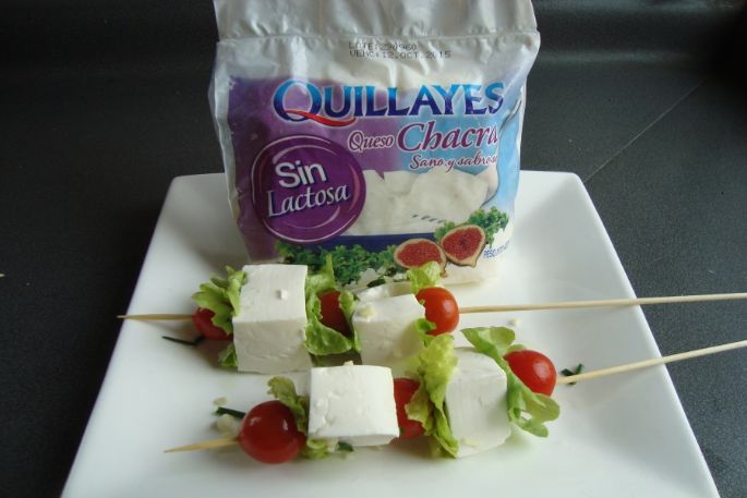 quillayes-recetas-3-pinchos-para-el-picoteo-con-queso-chacra-sin-lactosa_1